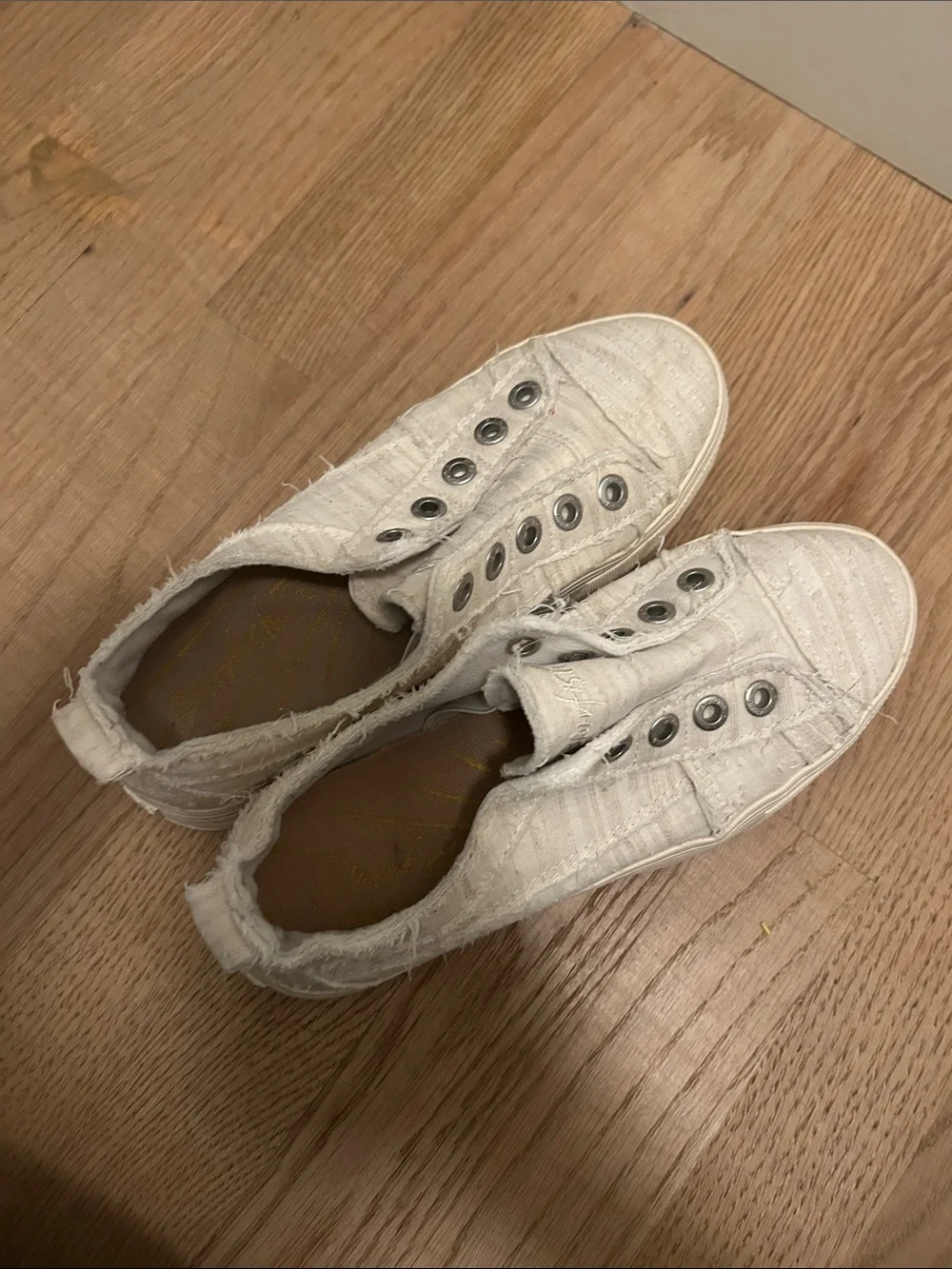 Blowfish Off-White Frayed Slip-On Platform Sneakers women’s size 7